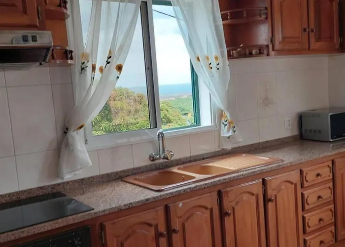 Sol E Mar By The Airport 度假居