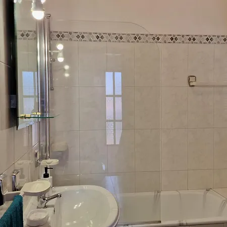 Sol E Mar By The Airport